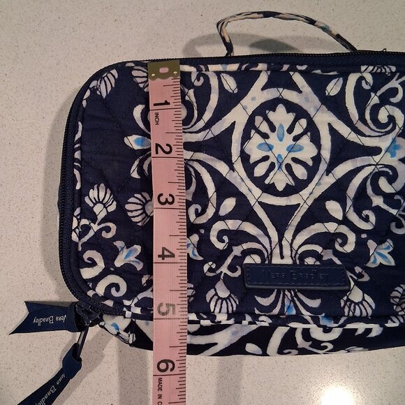 Vera Bradley Blush & Brush Makeup Case in Steel Blue Medallion - Picture 12 of 16